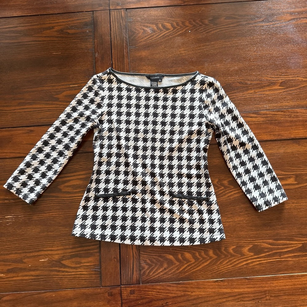 JULES & LEOPOLD Black/White Houndstooth Top. Faux leather trim. XS